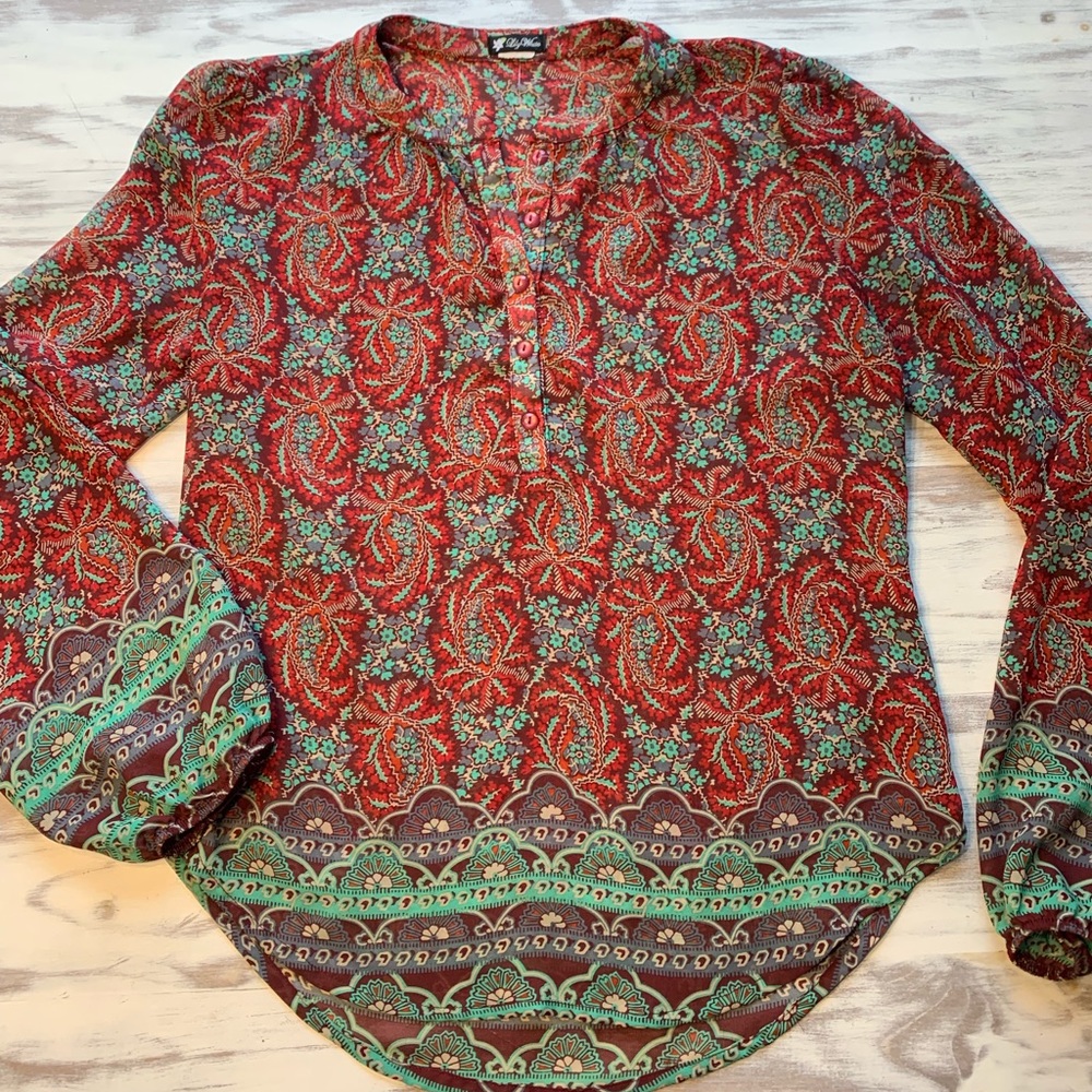 Lily White top Medium petite